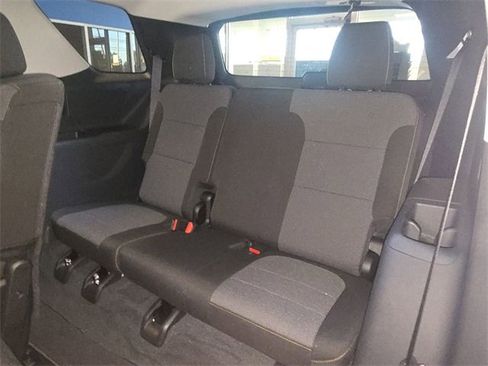 Used 2021 Chevrolet Traverse LT image 23