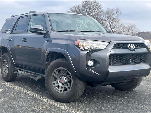 Used 2019 Toyota 4Runner SR5 image 1