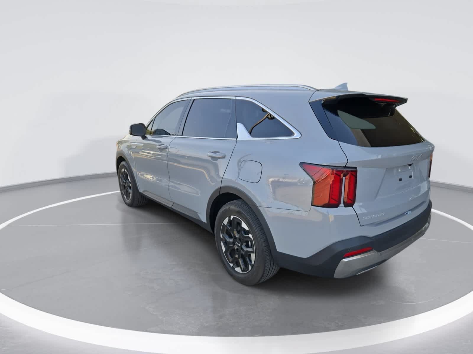 Used 2024 Kia Sorento S w/ Panoramic Sunroof Package FWD image 6