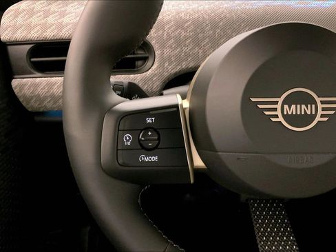 Certified 2025 MINI Cooper S image 18