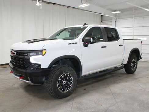 Used 2024 Chevrolet Silverado 1500 ZR2 w/ Technology Package image 4