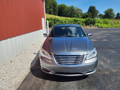 Used 2013 Chrysler 200 Touring FWD image 5