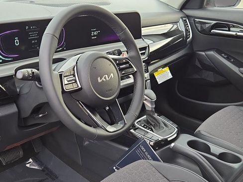 New 2026 Kia Seltos S image 17
