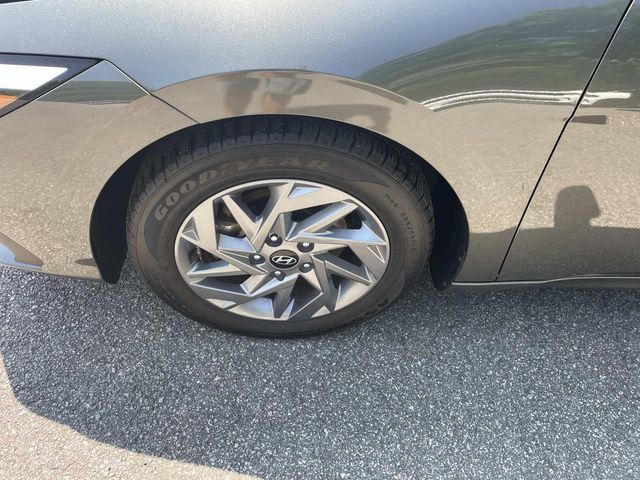 Used 2024 Hyundai Elantra SEL FWD image 12