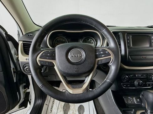 Used 2015 Jeep Cherokee Latitude w/ Cold Weather Group image 11