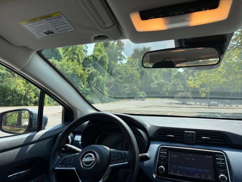 Used 2025 Nissan Versa SV FWD image 31