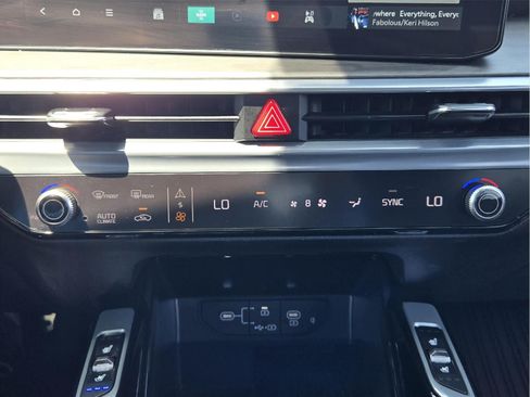 Used 2025 Kia Sorento SX Prestige AWD/4WD image 17