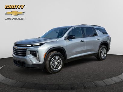 Used 2025 Chevrolet Traverse LT