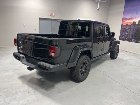 New 2025 Jeep Gladiator Nighthawk image 5