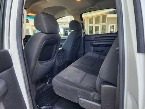 Used 2011 Chevrolet Silverado 2500 LT w/ Interior Plus Package AWD/4WD image 14