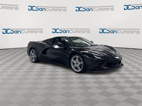 Used 2025 Chevrolet Corvette Stingray Coupe w/ 1LT image 2