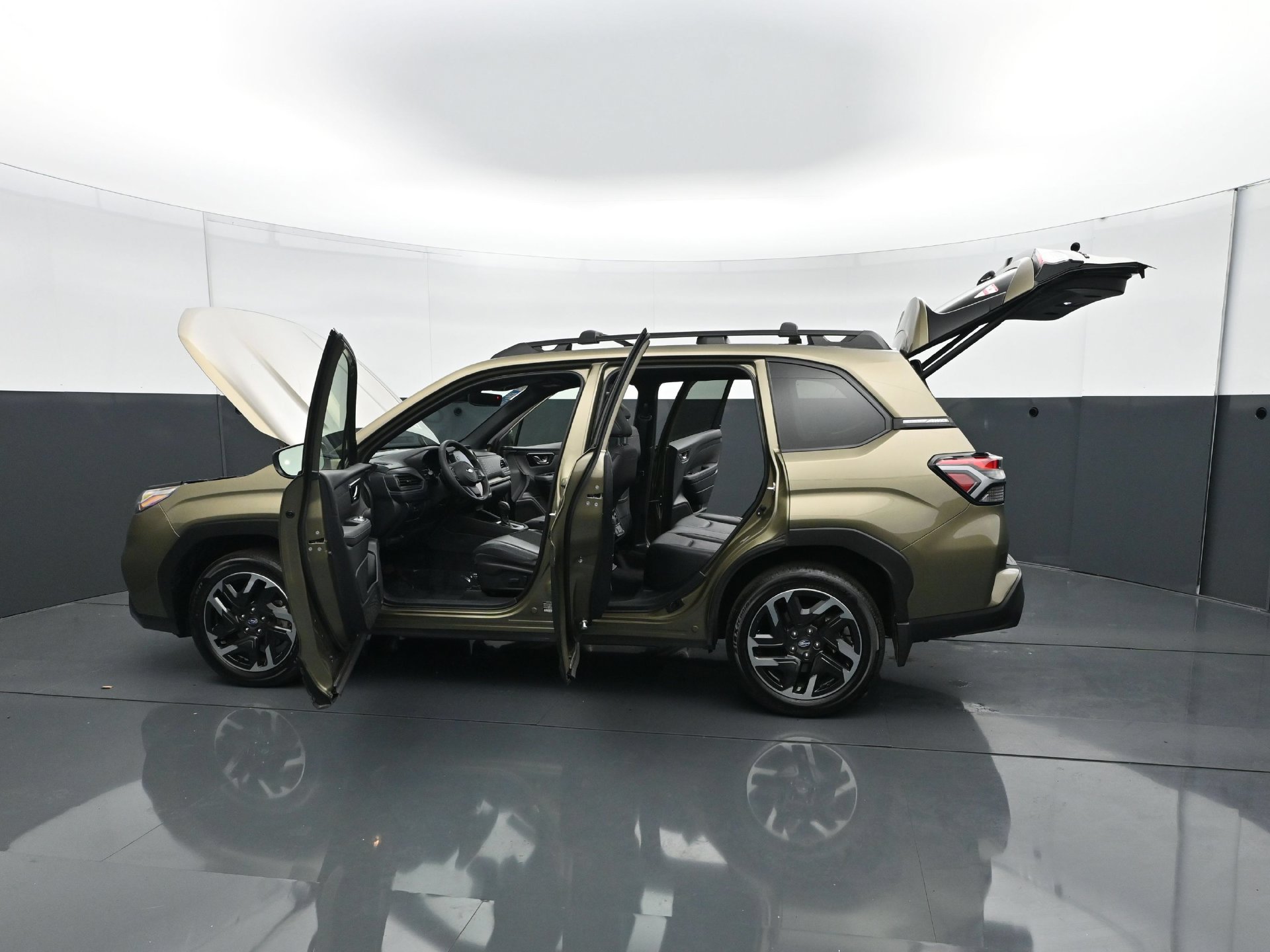 Used 2025 Subaru Forester Limited AWD/4WD image 32