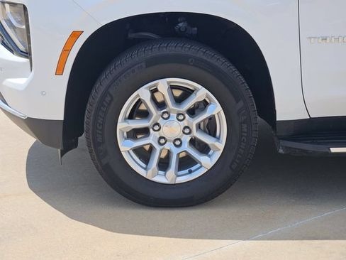 Used 2025 Chevrolet Tahoe LS RWD image 16