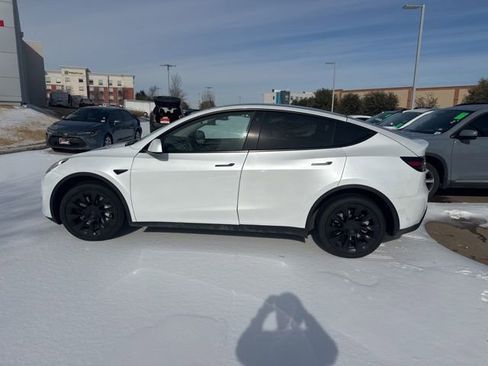 Used 2023 Tesla Model Y Long Range image 5