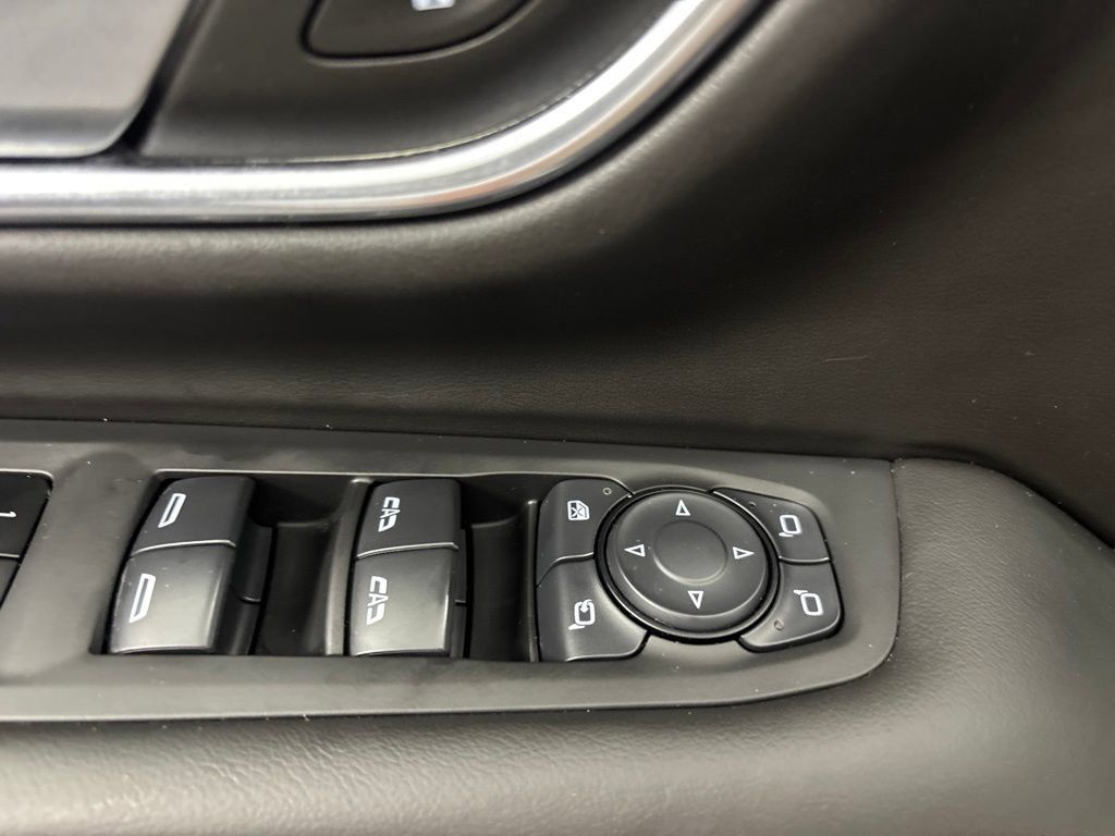Used 2024 GMC Yukon AT4 w/ Technology Package AWD/4WD image 28