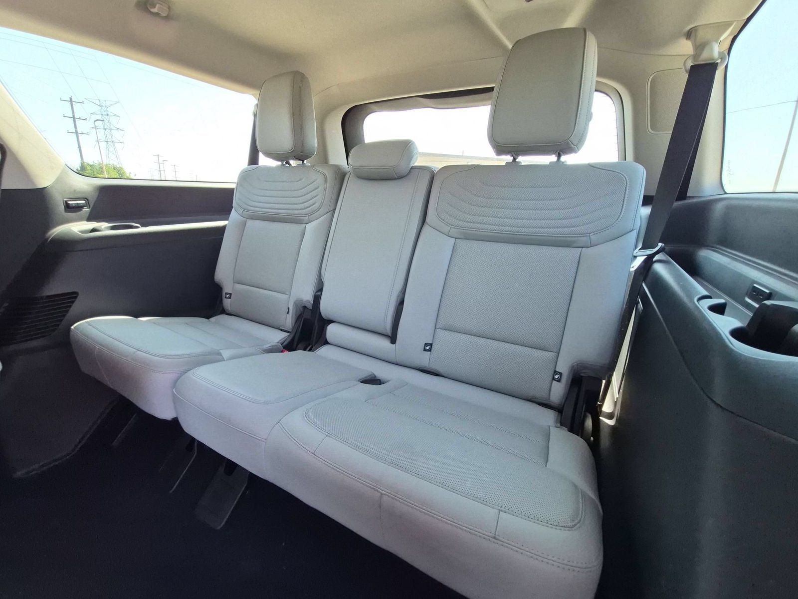 Used 2025 Ford Expedition Max Platinum w/ Platinum Ultimate Package AWD/4WD image 30