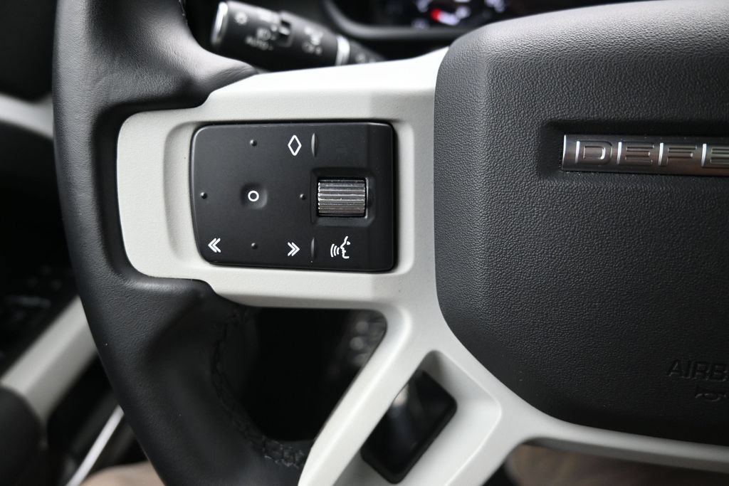 Used 2023 Land Rover Defender 130 X-Dynamic SE AWD/4WD image 13