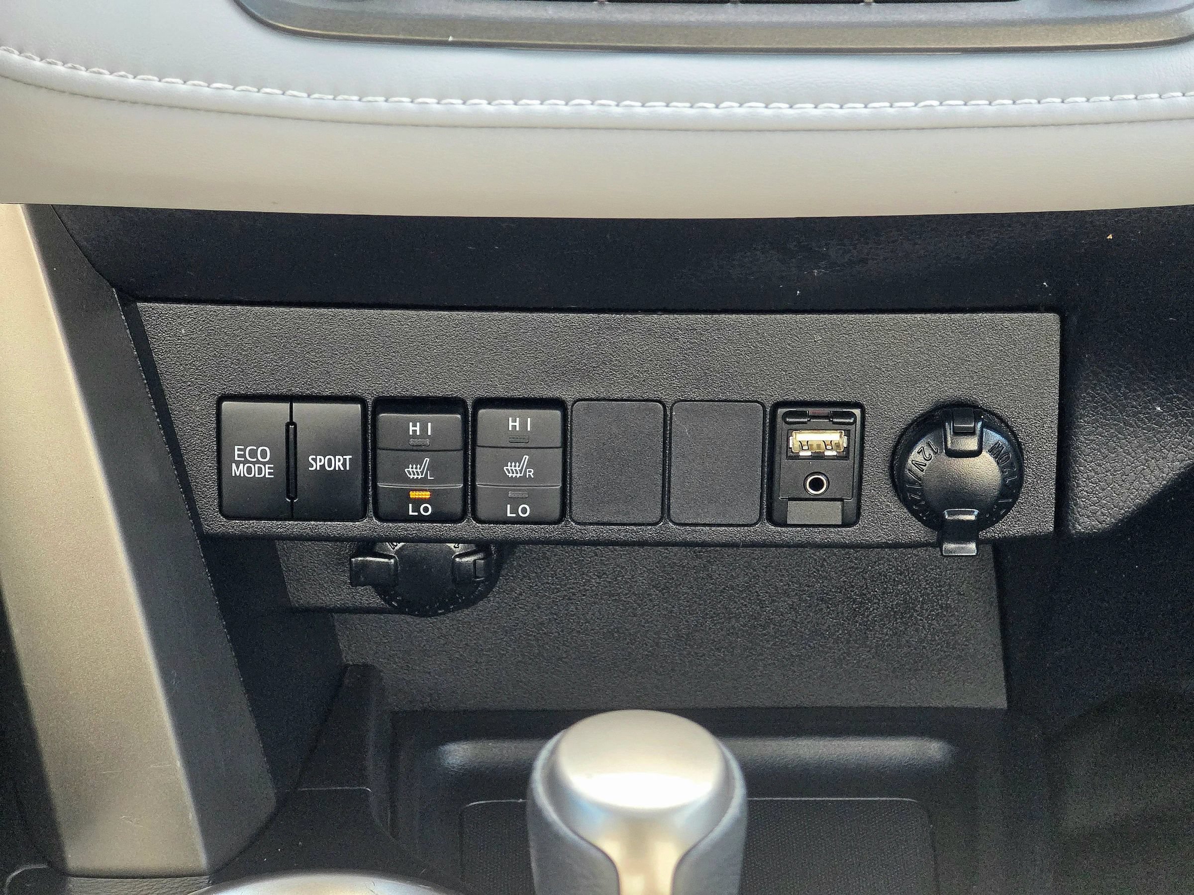 Used 2014 Toyota RAV4 Limited w/ Technology Package AWD/4WD image 33