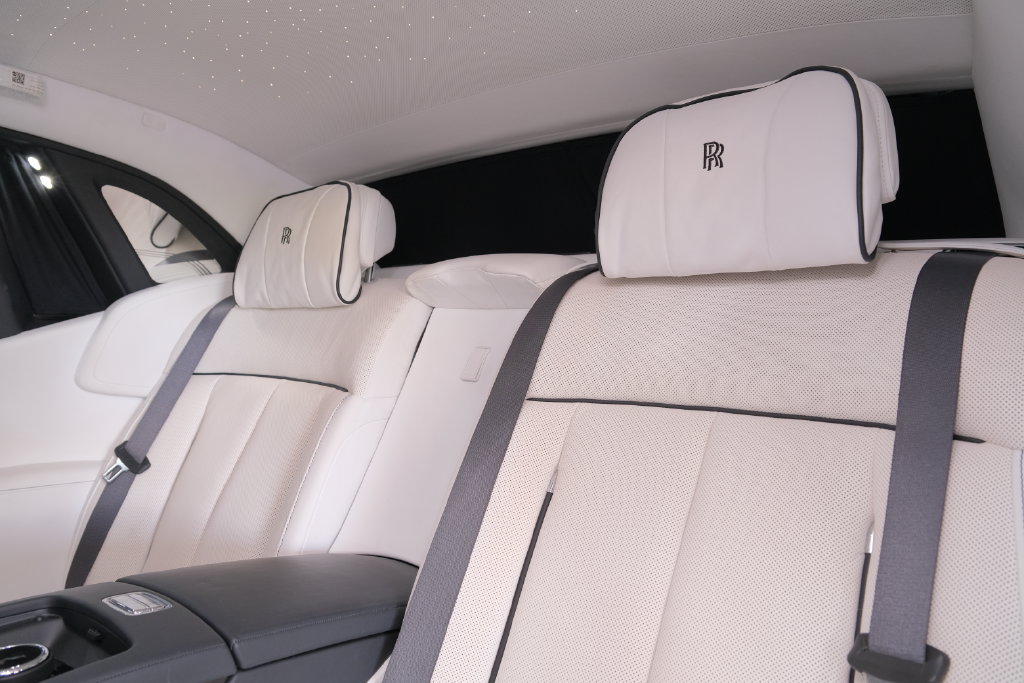 Used 2022 Rolls-Royce Phantom Sedan w/ The Phantom Package RWD image 14