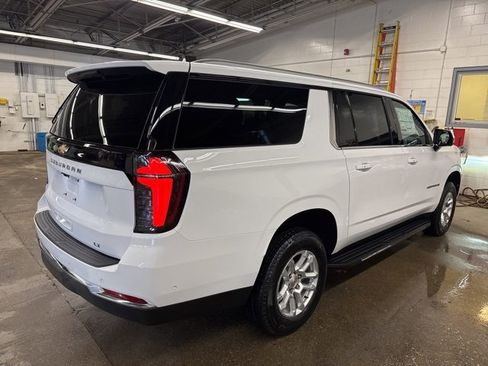 New 2026 Chevrolet Suburban LT image 6