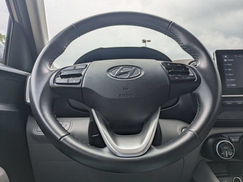 Used 2025 Hyundai Venue SEL FWD image 21