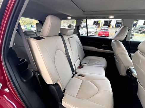 Used 2024 Toyota Grand Highlander XLE image 20