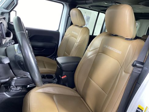 Used 2023 Jeep Wrangler Unlimited Rubicon 4xe w/ Cold Weather Group AWD/4WD image 18