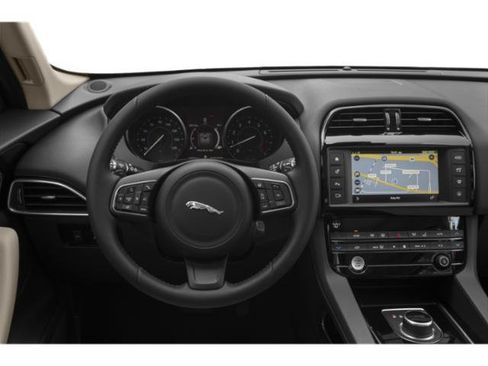 Used 2019 Jaguar F-PACE Prestige AWD/4WD image 7