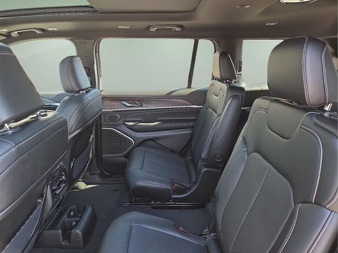 New 2026 Jeep Grand Cherokee L Limited AWD/4WD image 10