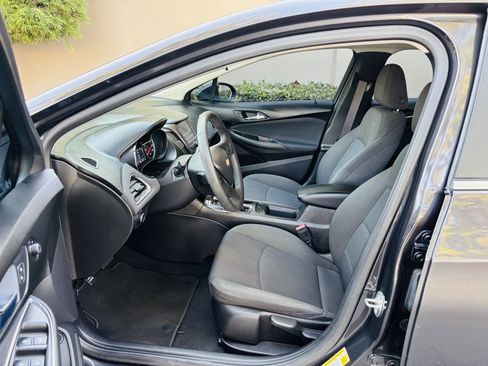Used 2017 Chevrolet Cruze LT image 12
