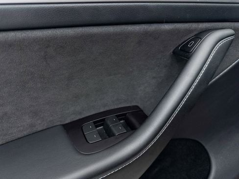 Used 2023 Tesla Model Y Long Range image 31