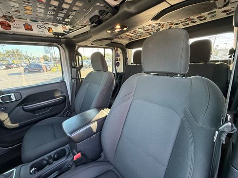 Used 2020 Jeep Gladiator Sport w/ Quick Order Package 24S AWD/4WD image 15