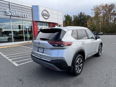 Used 2022 Nissan Rogue SV w/ SV Premium Package image 3