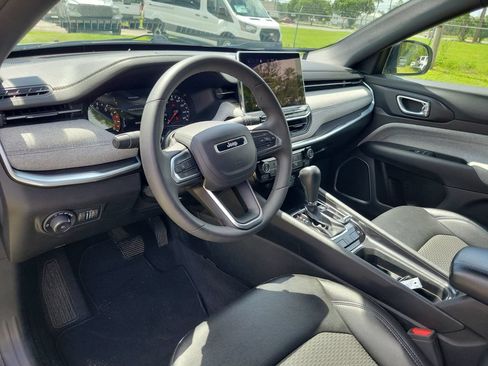 Used 2024 Jeep Compass Latitude w/ Altitude Special Edition AWD/4WD image 19