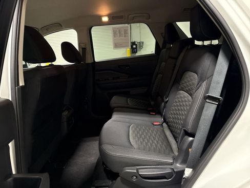 Used 2024 Nissan Pathfinder SV image 22