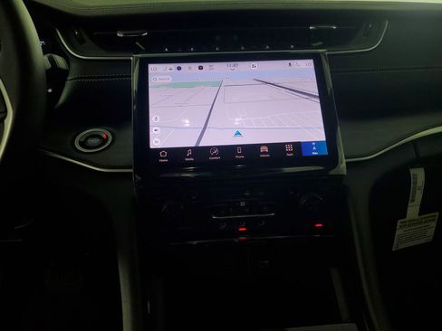 New 2025 Jeep Grand Cherokee Limited w/ Black Appearance Package image 16