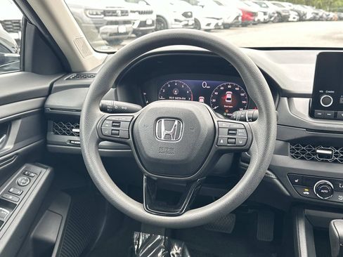 Certified 2025 Honda Accord SE image 6