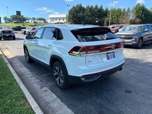 Used 2025 Volkswagen Atlas Cross Sport SE AWD/4WD image 5