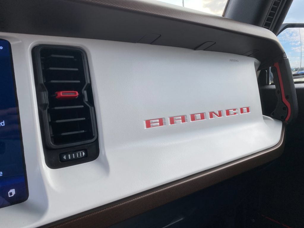 Used 2024 Ford Bronco Heritage Edition AWD/4WD image 36