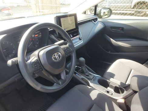 Used 2025 Toyota Corolla LE image 18