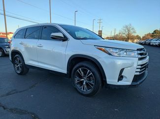Used 2019 Toyota Highlander LE FWD video 2