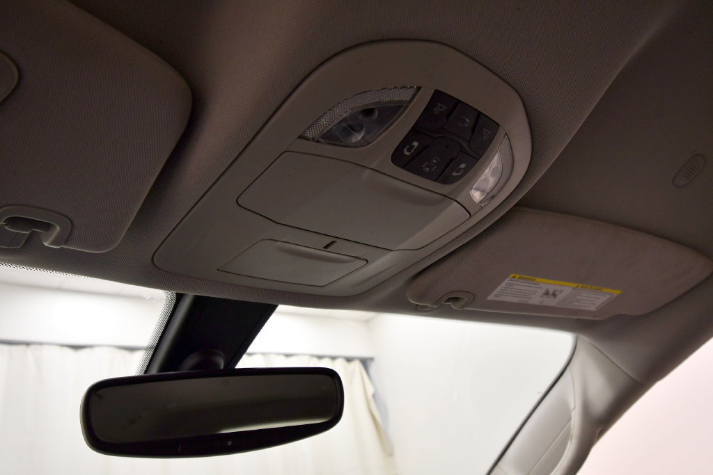 Used 2020 Chrysler Voyager Lxi FWD image 23