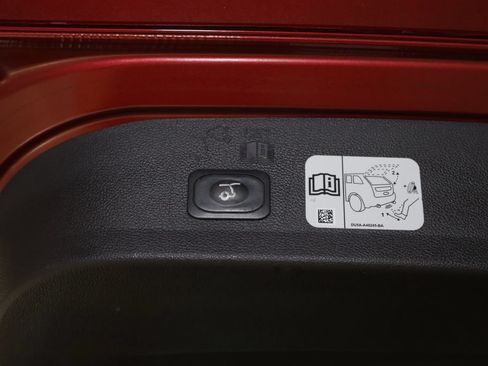 Used 2017 Ford Escape Titanium FWD image 32