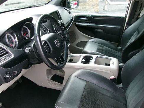 Used 2017 Dodge Grand Caravan SXT FWD image 12