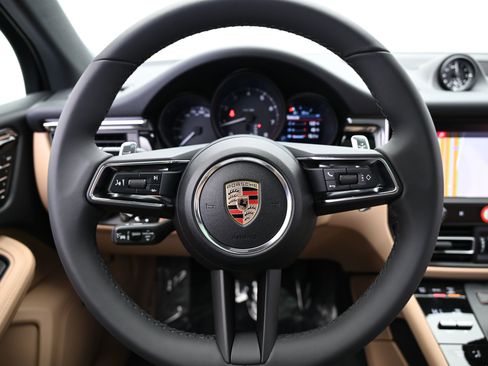 Used 2025 Porsche Macan image 45