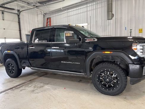 Used 2023 GMC Sierra 3500 Denali w/ Denali Black Diamond Edition image 3