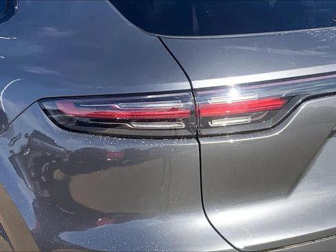 Used 2022 Porsche Cayenne AWD/4WD image 29