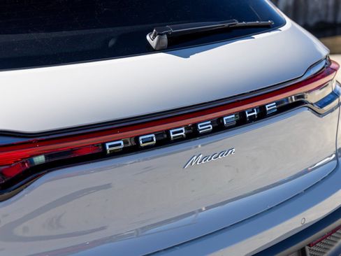 New 2026 Porsche Macan image 19