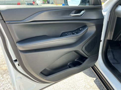 Used 2023 Jeep Grand Cherokee L Laredo AWD/4WD image 11