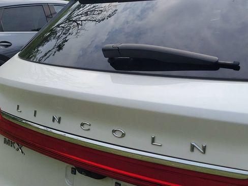 Used 2018 Lincoln MKX Reserve w/ Lincoln MKX Climate Package AWD/4WD image 18
